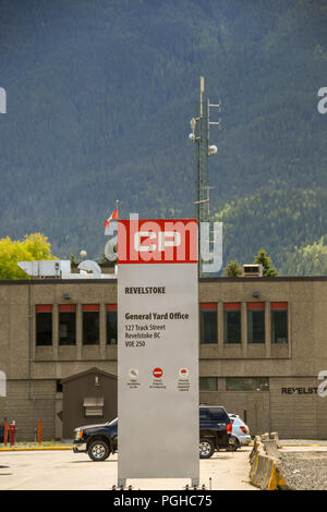 Segno al di fuori degli uffici della Canadian Pacific generale cantiere ferroviario a Revelstoke in British Columbia, Canada Foto Stock