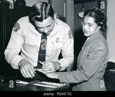 Rosa Parks rilevazione delle impronte digitali dal Vice Sheriff D.H. Lacchè Foto Stock