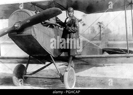 Bessie Coleman (1892 - 1926) American Civil aviatore, la prima donna di afro-americano di discesa e il primo dei nativi americani, discesa a tenere una licenza di pilota Foto Stock