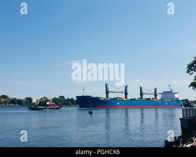 La Guardia costiera assicurata un transito sicuro di disabili 611-piede portarinfuse sul 21 agosto 26, 2018 da 120 miglia al largo della costa di New York. I panamensi-contrassegnato tanker dispone attualmente di un equipaggio di 21 a bordo e lesioni non sono stati riportati. (U.S. La guardia costiera della foto per gentile concessione di U.S. Coast Guard settore New York/rilasciato) Foto Stock