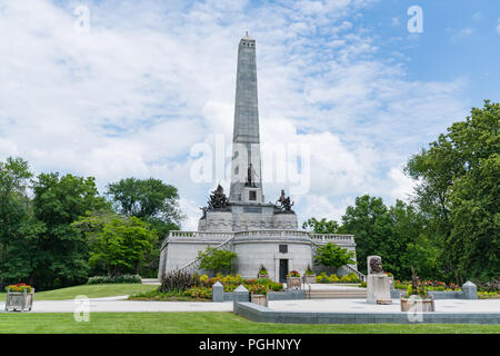 SPRINGFIELD, IL - Giugno 19, 2018: la tomba di Abraham Lincoln si trova in Oak Ridge il cimitero di Springfield, Illinois Foto Stock