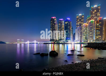 Busan, Corea del Sud - 20 ago 2018 : vista notturna della città marina nella città di Busan Foto Stock