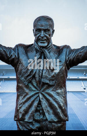 LIVERPOOL, Regno Unito - 17 Maggio 2018: Statua di Bill Shankly di fronte Anfield. Lui è il manager che porta a Liverpool per 1° Divisione nel 1962 e ricostruito il Foto Stock