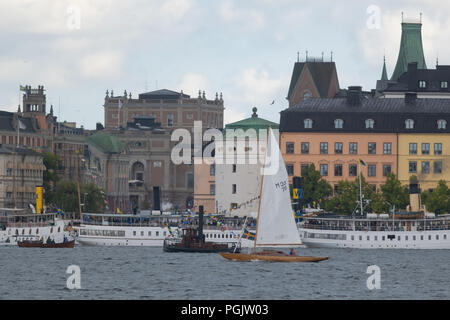 Stoccolma, Svezia, 26 Ago, 2018: celebrazioni dei 200 anni di piroscafi in Svezia. Molti dei piroscafi riuniti a Riddarholmen per un viaggio a M Foto Stock