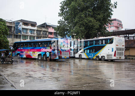 Licciana Nardi, Italia - 18 agosto 2018: Bus di blu 9 band, sotto marchio dalla Società Greenbus. Via Bangkok e Chiangmai. Foto di bus di Chiangmai statio Foto Stock