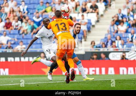 Spagna - 26 agosto: Valencia CF portiere Neto (13) durante il match tra RCD Espanyol v Valencia per il round 2 della Liga Santander, suonato a Cornella-El Prat Stadium il 26 agosto 2018 a Barcellona, Spagna. (Credit: Urbanandsport / Cordon Premere) Credito: CORDON PREMERE/Alamy Live News Foto Stock