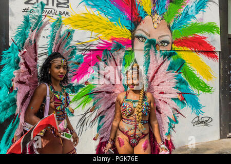 Londra, Regno Unito. Il 27 agosto 2018. Un murale colorato del carnevale di Notting Hill sulla strada Portabello Credito: chrispictures/Alamy Live News Foto Stock