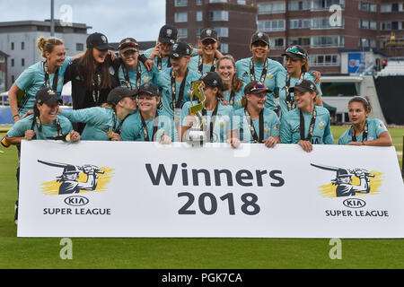 Hove, Regno Unito. Il 27 agosto 2018. Surrey stelle alla presentazione dopo aver vinto la finale durante la cena Kia League Finals 2018 - finale tra Loughborough fulmini e Surrey stelle al 1° Central County Ground Lunedì, 27 agosto 2018. Hove, Inghilterra. Credito: Taka G Wu Foto Stock