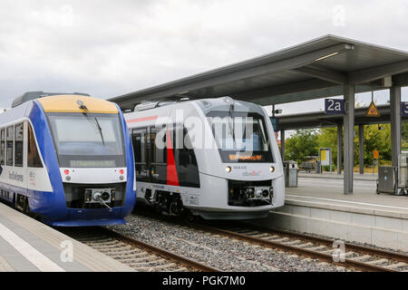 Germania, Halberstadt - 2018-08-27 - Generazione cambiamento di Halberstadt, sulla sinistra la Harz-Elbe-Express, che sarà sostituito da Abellio (a destra nella foto) da dicembre 2018. Foto Stock