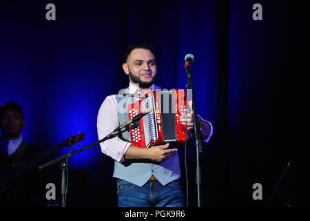 Coral Gables, FL, Stati Uniti d'America. Decimo gen, 2018. Uriel esegue durante NICAS UNIDOS EN MIAMI presentan: por amor un Nicaragua un concerto benefico presso il Centro Watsco su 25 Agosto 2018 in Coral Gables, Florida. Credito: Mpi10/media/punzone Alamy Live News Foto Stock