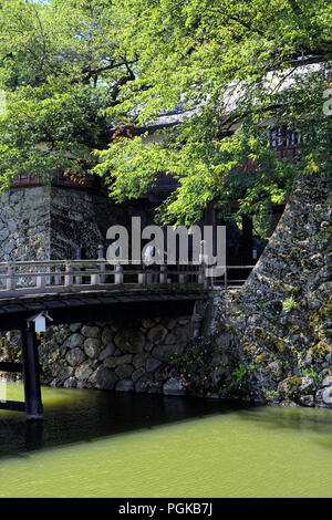 Il cancello principale e il ponte del castello di Takashima Foto Stock