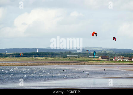 Kite boarder in azione sulla baia del nord Troon Foto Stock