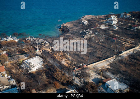 Mati, Atene - Luglio 26, 2018: vista aerea mostra una zona bruciata a seguito di un incendio nel villaggio di Mati, vicino ad Atene. Incendi si è verificato il 23 Dell Foto Stock