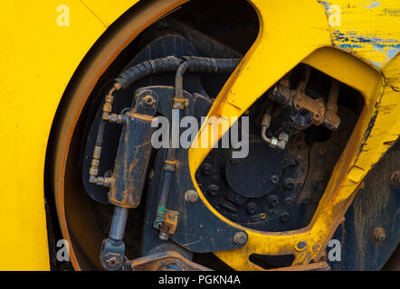 Su asfalto asfalto rider vi un rullo di asfalto per tenere tutto ben premuto Foto Stock