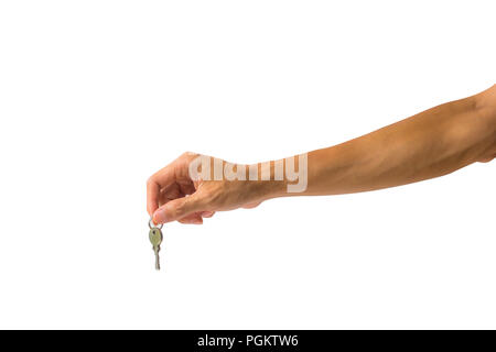 Close-up un man mano che tiene il tasto argento contro uno sfondo bianco includono tracciato di ritaglio di facile apertura. Foto Stock