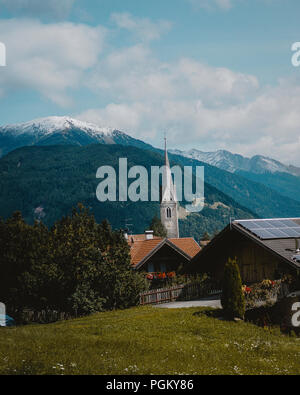 Campanile in Thuins, Italia. Sudtirol Foto Stock