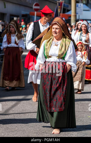 Nuoro, Sardegna, Italia - 26 agosto 2018: sfilata di costumi tradizionali della Sardegna in occasione della Festa del Redentore del 26 agosto, 2018 Foto Stock