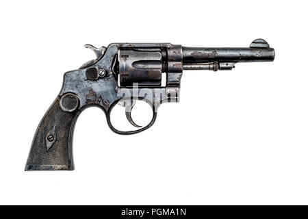 Vecchio polizia militare rusty revolver pistola su sfondo bianco Foto Stock