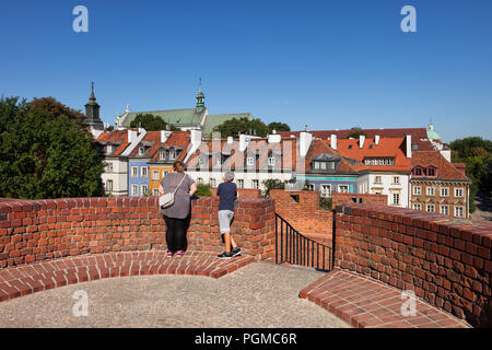 Vista dal muro nella città vecchia per la nuova città nella città di Varsavia, Polonia Foto Stock
