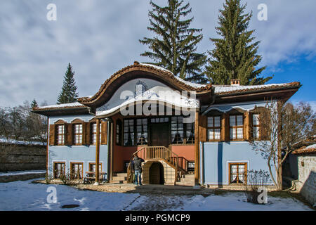 KOPRIVSHTITSA, Bulgaria - 13 dicembre 2013: Museo Casa Lutova nella storica città di Koprivshtitsa, Regione di Sofia, Bulgaria Foto Stock