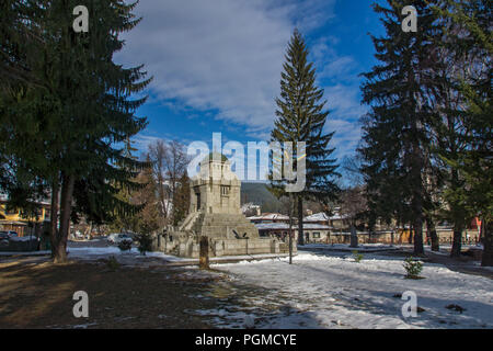 KOPRIVSHTITSA, Bulgaria - 13 dicembre 2013: Mausoleo ossario di Apriltsi nella storica città di Koprivshtitsa, Regione di Sofia, Bulgaria Foto Stock