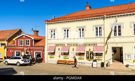 Granna, Svezia - Luglio 2, 2018: esterno di un tradizionale bastone di menta piperita candy (Polkagris in svedese) costruttore e un negozio in una soleggiata mattinata estiva Foto Stock