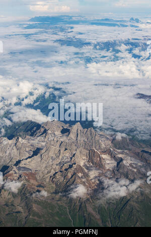 Una fotografia aerea sull'Himalaya in India Foto Stock