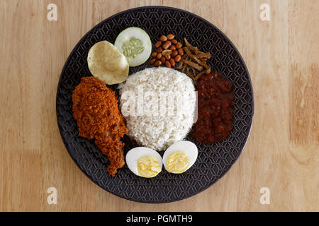 Un piatto di nasi lemak in Malacca Malaysia Foto Stock