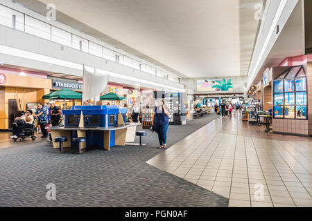 Honolulu, Hawaii / STATI UNITI D'America - 26 agosto 2018: Daniel K. Inouye Aeroporto Internazionale, conosciuto anche come Aeroporto Internazionale di Honolulu, è il principale aviat Foto Stock