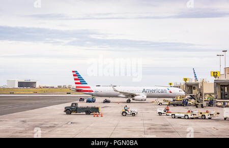 Honolulu, Hawaii / STATI UNITI D'America - 26 agosto 2018: Daniel K. Inouye Aeroporto Internazionale, conosciuto anche come Aeroporto Internazionale di Honolulu, è il principale aviat Foto Stock