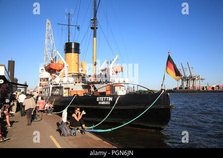 Il molo del porto di musei Oevelgoenne, Amburgo, Germania, Europa Foto Stock