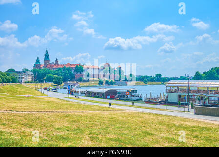 Visitare ristoranti fluttuanti sul fiume Vistola è una valida alternativa alla città vecchia di quelli con la possibilità di rilassarsi in luogo silenzioso, Cracovia in Polonia Foto Stock