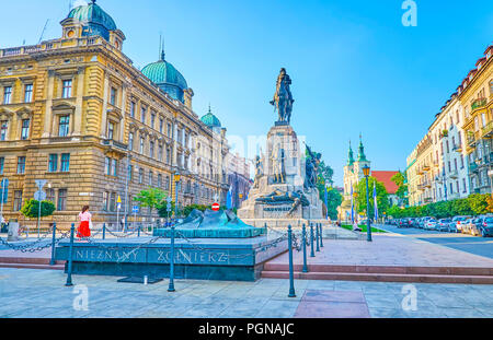 Cracovia in Polonia - 11 giugno 2018: il monumento dedicato all'anniversario della battaglia di Grunwald con che domina la statua equestre del re Wladysła Foto Stock