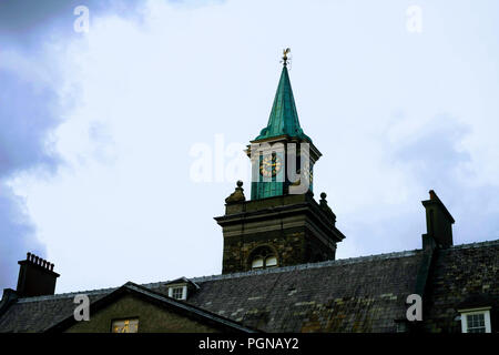 La torre dell orologio che si affaccia sul cortile principale dell'Ospedale Reale di Kilmainham, Dublino, Irlanda. Foto Stock