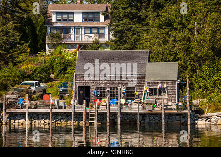 Capanna di pesca nel porto di Port Clyde, Maine Foto Stock