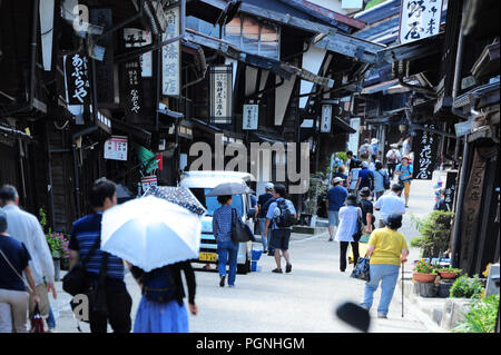 Il popolo giapponese a Narai-Juku (奈良井宿) Giappone Foto Stock