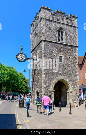 St Gearges clock tower Canterbury, i resti di una chiesa di medievil bombardato in ww2 Foto Stock