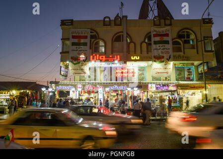 Settembre 23, 2017 - Erbil, Kurdistan: Curdo le bandiere e gli striscioni promuovere il Kurdistan referendum di indipendenza nelle strade di Erbil. Ambiance dans les rues d'Erbil avant le referendum sur l'independance du Kurdistan irakien. *** La Francia / NESSUNA VENDITA A MEDIA FRANCESI *** Foto Stock