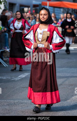 Nuoro, Sardegna, Italia - 26 agosto 2018: sfilata di costumi tradizionali della Sardegna in occasione della Festa del Redentore del 26 agosto, 2018 Foto Stock