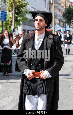 Nuoro, Sardegna, Italia - 26 agosto 2018: sfilata di costumi tradizionali della Sardegna in occasione della Festa del Redentore del 26 agosto, 2018 Foto Stock