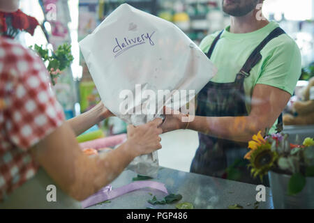 La sezione centrale colpo di consegna fiori in processo Foto Stock