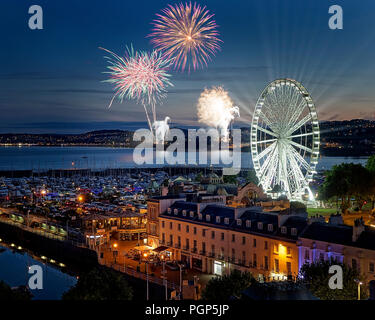 GB - DEVON: Fuochi d'artificio su Torquay Foto Stock