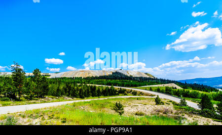 Montaggio del recupero sul lato nord della autostrada 97C a valle delle Highland miniera di rame, la più grande fossa aperta miniera di rame in Canada si trova in BC Foto Stock