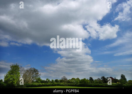 Formazioni di nubi nel Somerset, Regno Unito Foto Stock
