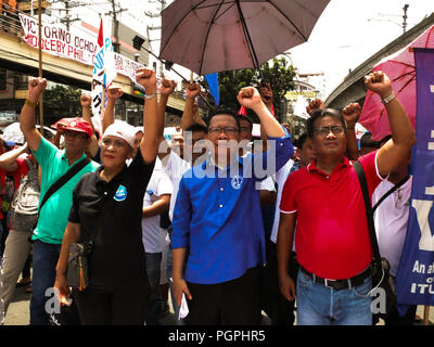 Manila, Filippine. 7 febbraio, 2013. Leader laburista sollevare il pugno durante la National Heroes giorno protesta.Sindacato da diversi settori di business porta degli eroi nazionali' giorno marzo a Mendiola. Coalizioni del lavoro segnerà la National Heroes" Giorno lunedì da protestare la somministrazione Duterte la presunta incapacità ad affrontare i lavoratori" questioni. Credito: Josefiel Rivera SOPA/images/ZUMA filo/Alamy Live News Foto Stock