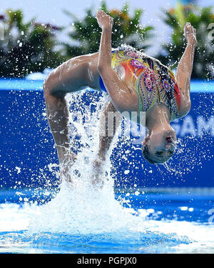 Jakarta, Indonesia. 28 Agosto, 2018. Un atleta di Malesia compete durante il nuoto artistico donna duetti concorso presso la XVIII Giochi Asiatici in Jakarta, Indonesia, Agosto 28, 2018. Credito: Li Xiang/Xinhua/Alamy Live News Foto Stock