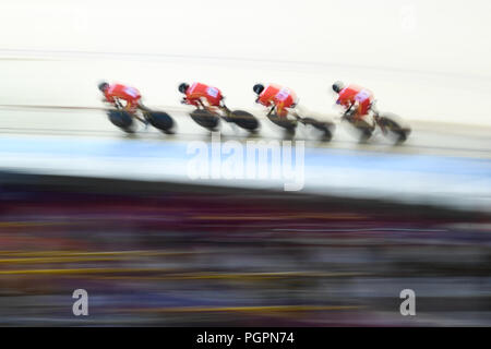 Jakarta, Indonesia. 28 Agosto, 2018. I giocatori di competere in Cina durante la pista ciclabile uomini squadra pursuit finale al XVIII Giochi Asiatici in Jakarta, Indonesia, Agosto 28, 2018. Credito: Du Yu/Xinhua/Alamy Live News Foto Stock