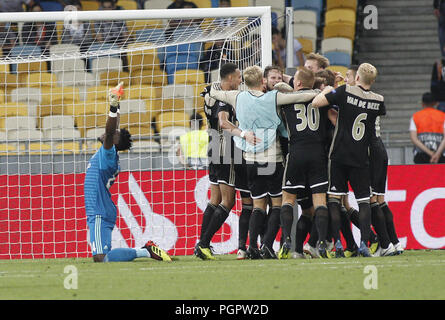 Ajax celebrare i giocatori dopo la UEFA Champions League play off, la seconda gamba partita di calcio tra Ajax e Dinamo Kiev in Kiev, Ucraina, 28 agosto 2018. 28 Agosto, 2018. Credito: Anatolii Stepanov/ZUMA filo/Alamy Live News Foto Stock