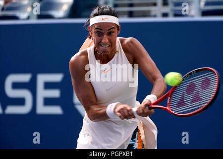 New York, Stati Uniti. Il 27 agosto, 2018. Flushing Meadows, New York - Agosto 28, 2018: US Open Tennis: Numero 6 seme Caroline Garcia della Francia durante la sua prima partita contro Joanna Konta di Gran Bretagna presso la US Open a Flushing Meadows, New York. Garcia ha vinto la partita 6-2, 6-2 per avanzare al secondo turno. Credito: Adam Stoltman/Alamy Live News Foto Stock