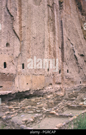 Frijoles Canyon rovine, Bandelier National Monument, NM. Fotografia Foto Stock